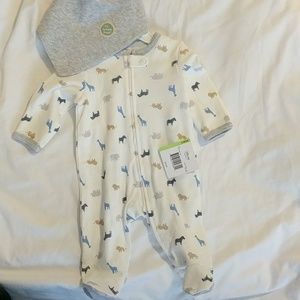 One piece sleeper/bodysuit